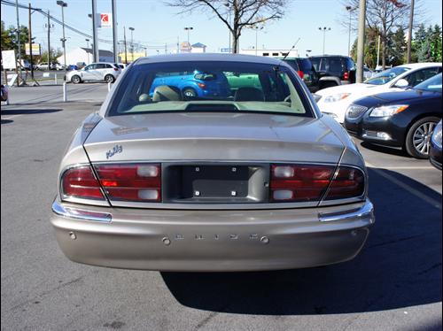 Buick Park Avenue 2001 photo 1