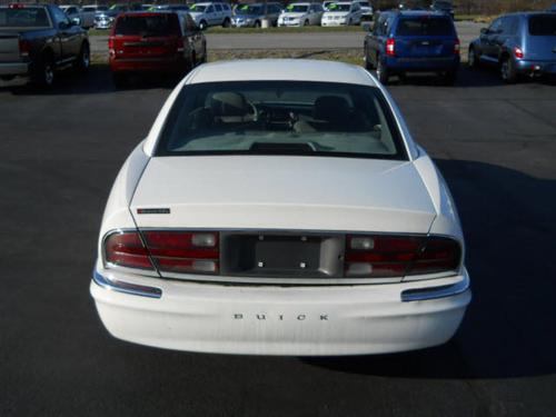 Buick Park Avenue 2001 photo 2