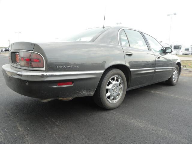 Buick Park Avenue 2002 photo 3