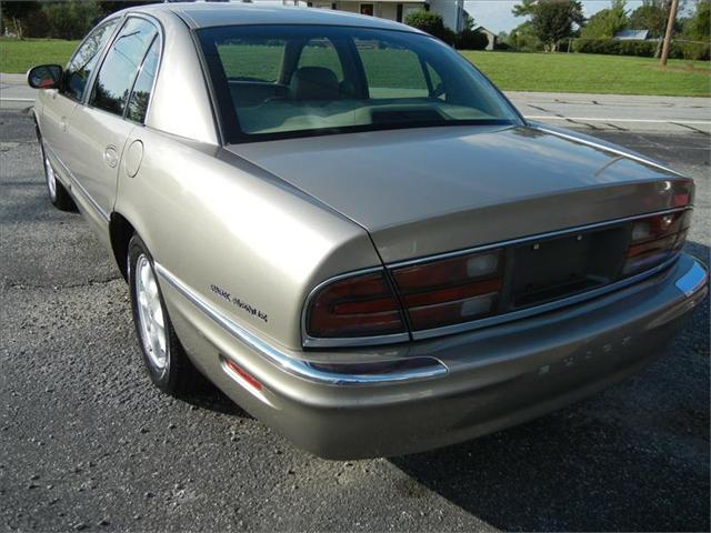 Buick Park Avenue 2002 photo 1