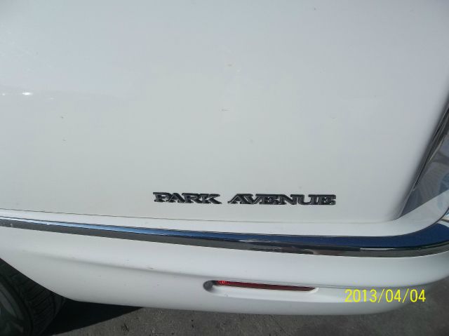 Buick Park Avenue 2002 photo 2