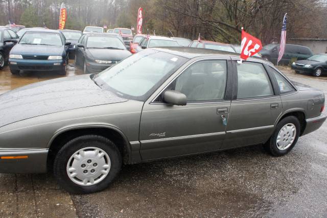 Buick REGAL Base - Prem. Pkg, White Roof Sedan