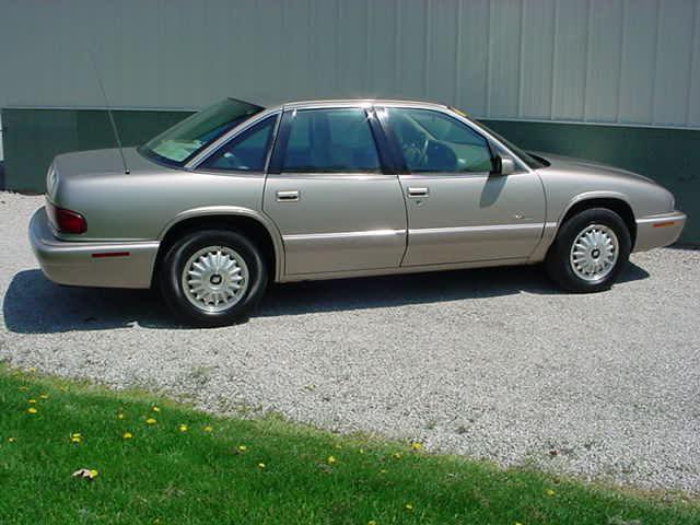 Buick REGAL 1996 photo 2