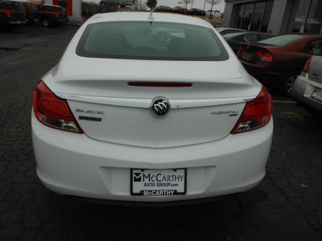 Buick REGAL 2011 photo 2