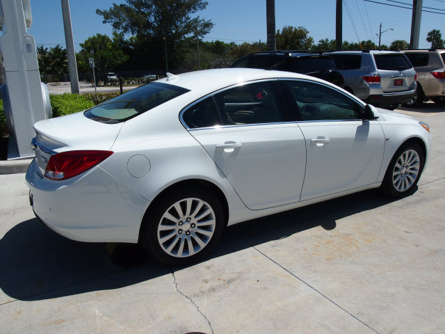 Buick REGAL 2011 photo 2