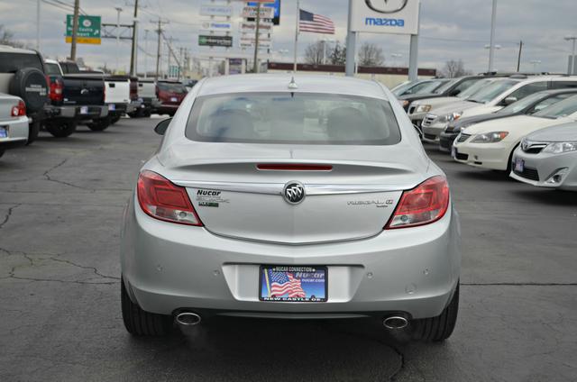 Buick REGAL 2011 photo 2