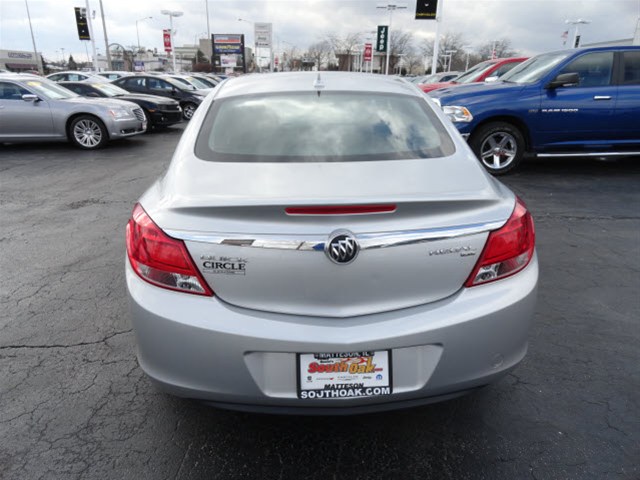 Buick REGAL 2011 photo 2