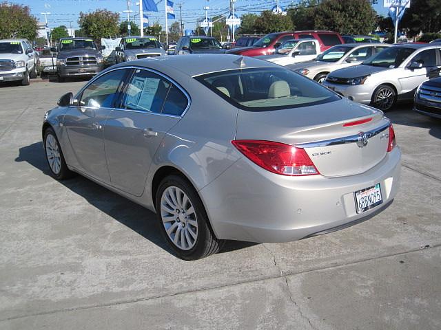 Buick REGAL 2011 photo 2