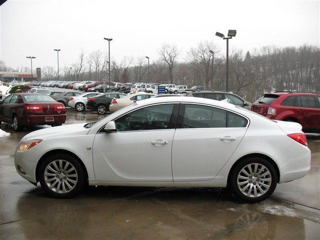 Buick REGAL 2011 photo 2