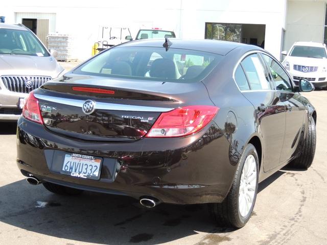 Buick REGAL 2011 photo 2