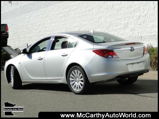 Buick REGAL 2011 photo 2