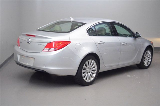 Buick REGAL 2011 photo 2