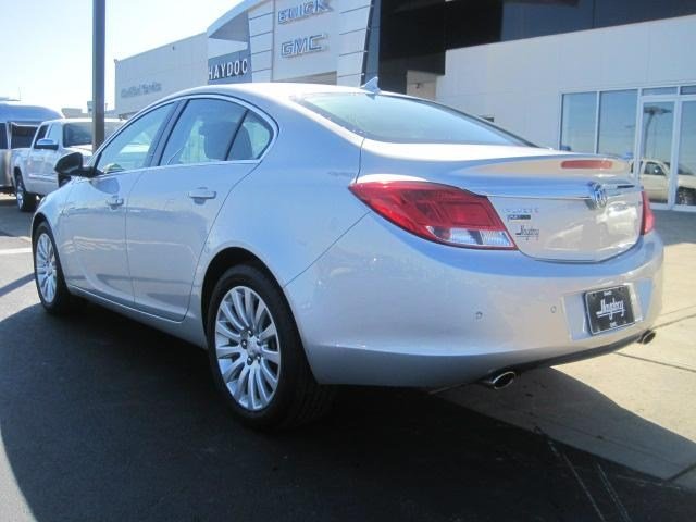 Buick REGAL 2011 photo 2