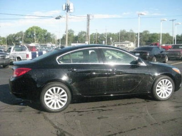 Buick REGAL 2012 photo 2