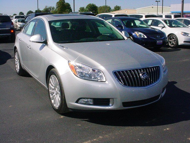 Buick REGAL 2012 photo 2