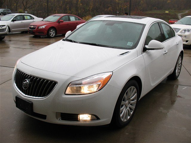 Buick REGAL 2012 photo 2