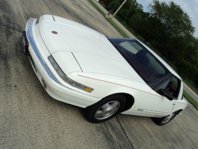 Buick Reatta 1989 photo 2