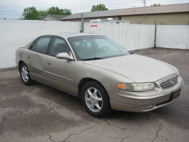 Buick REGAL 2000 photo 2