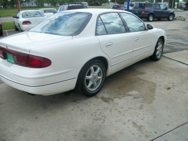 Buick REGAL 2001 photo 2