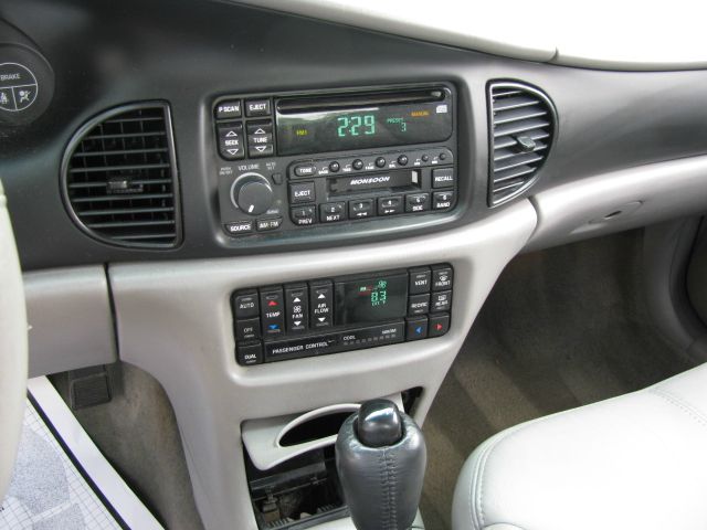 Buick REGAL 2002 photo 1