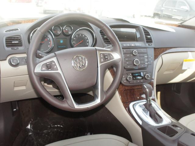 Buick REGAL 2013 photo 2