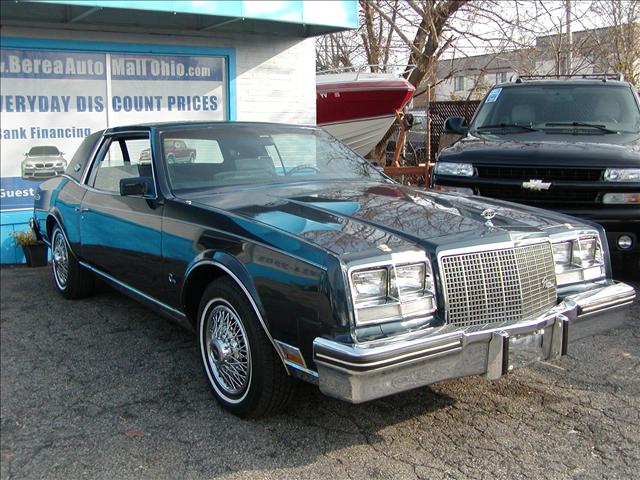 Buick Riviera 1982 photo 2