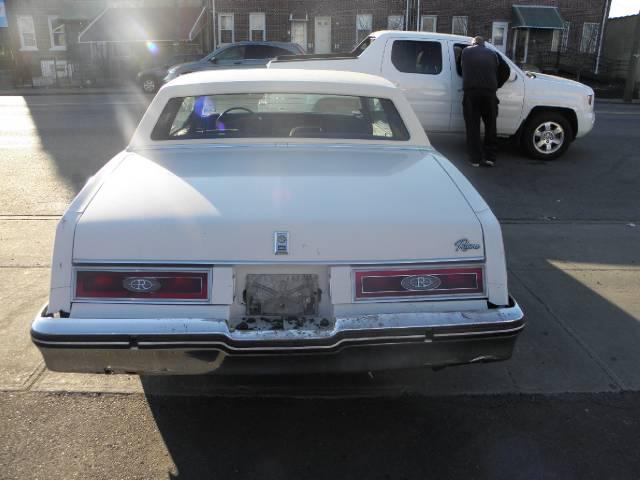 Buick Riviera 1983 photo 2