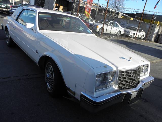 Buick Riviera 1983 photo 1