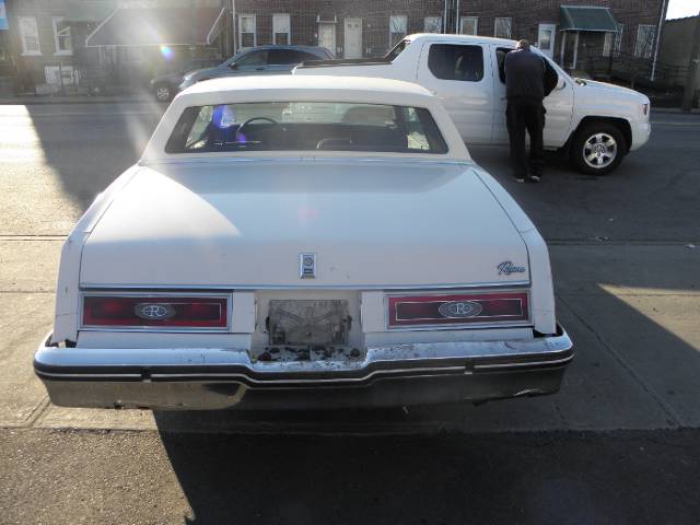 Buick Riviera 1983 photo 4