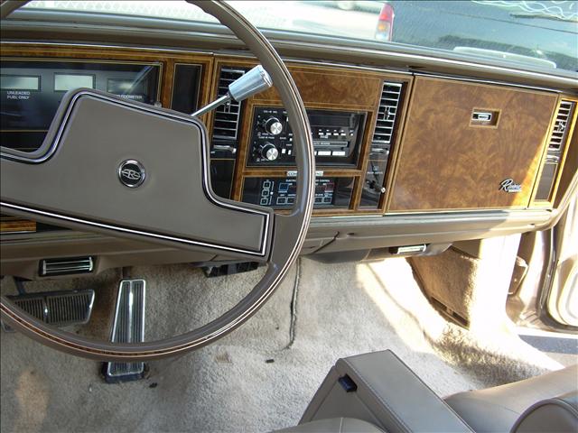 Buick Riviera 1985 photo 4