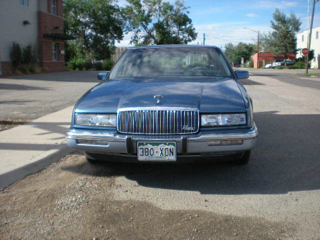 Buick Riviera 1989 photo 2