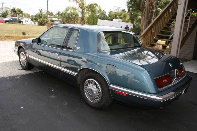 Buick Riviera 1992 photo 1