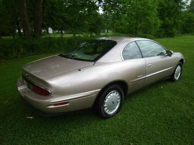 Buick Riviera 1995 photo 1