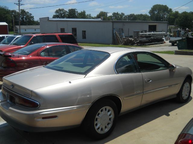 Buick Riviera 1995 photo 1