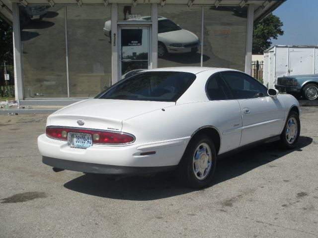 Buick Riviera 1997 photo 2