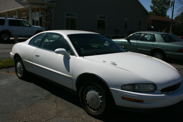 Buick Riviera 1997 photo 2