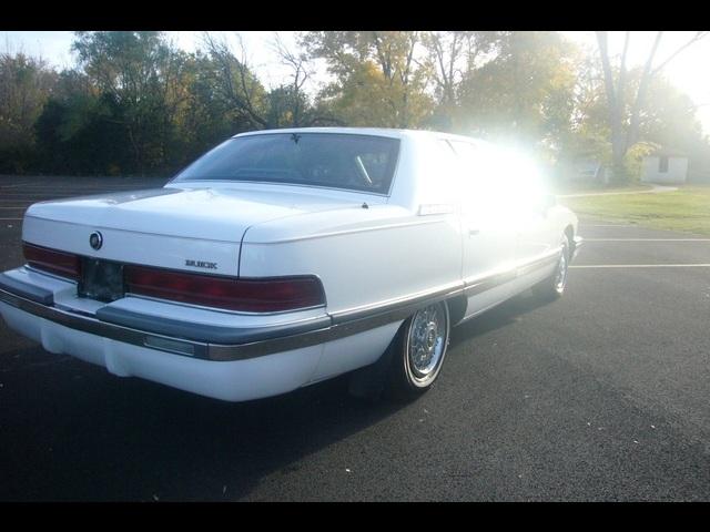 Buick Roadmaster Unknown Sedan