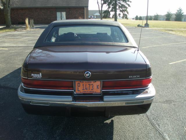 Buick Roadmaster 1993 photo 2