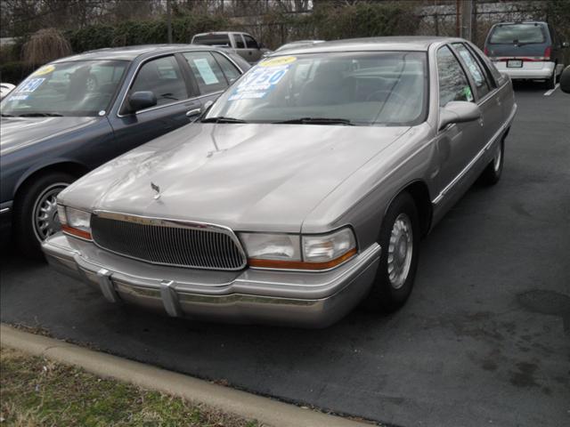 Buick Roadmaster Base Sedan