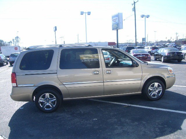 Buick Terraza 2005 photo 2