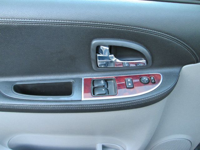 Buick Terraza 2005 photo 2