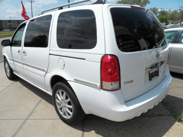 Buick Terraza 2005 photo 2