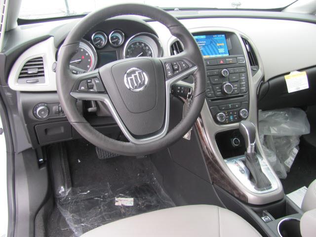 Buick Verano 2013 photo 8