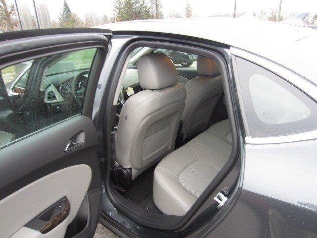 Buick Verano 2013 photo 2