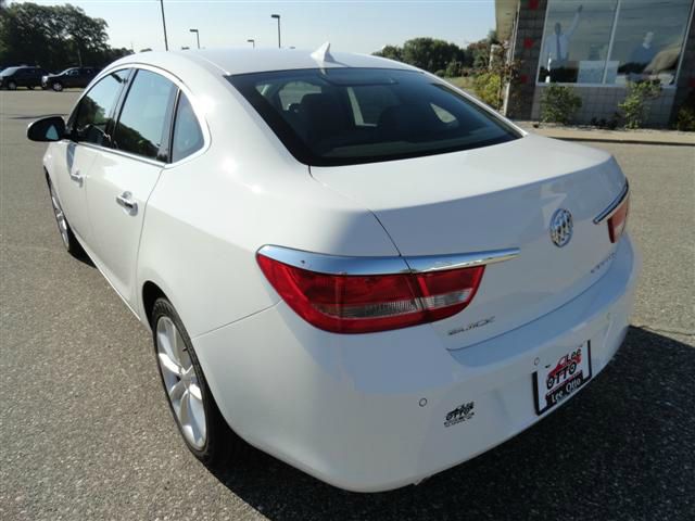 Buick Verano 2013 photo 2