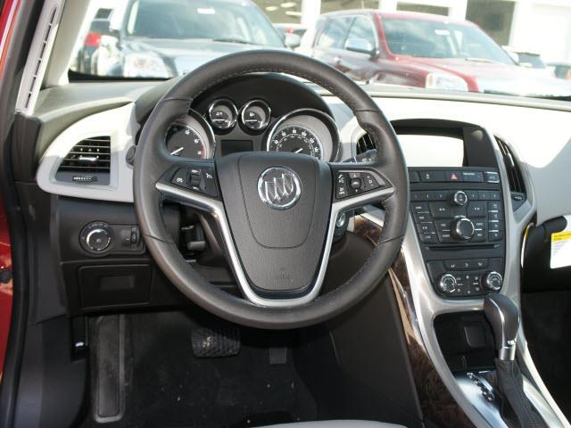 Buick Verano 2013 photo 1