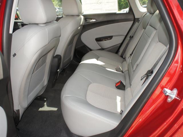 Buick Verano 2013 photo 2