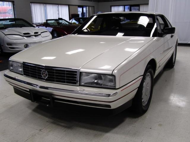 Cadillac Allante 1990 photo 2