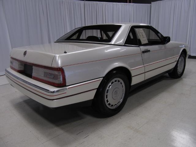 Cadillac Allante 1990 photo 4