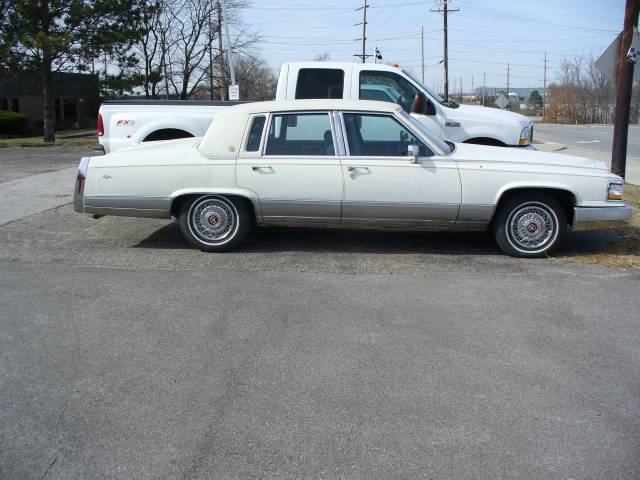 Cadillac Brougham 1991 photo 5